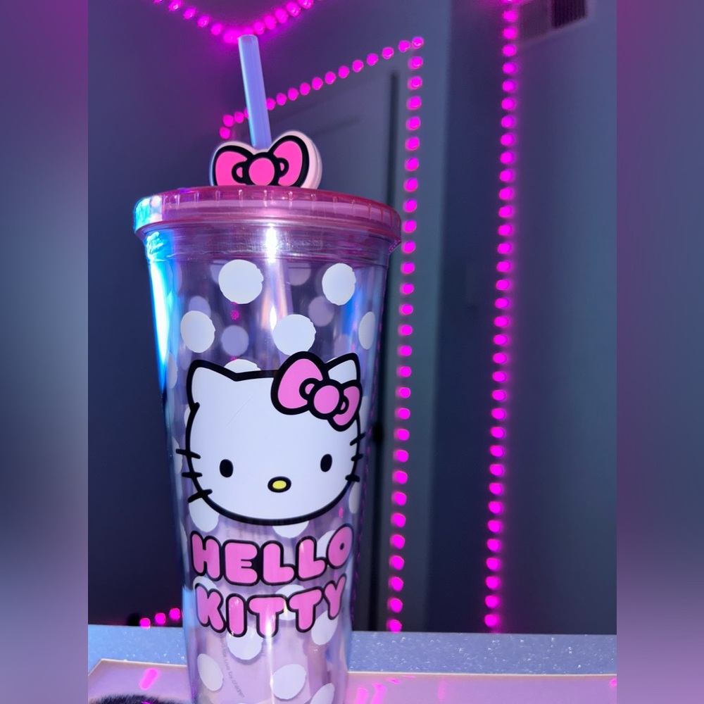 VIRAL Hello Kitty Tumbler w Bow